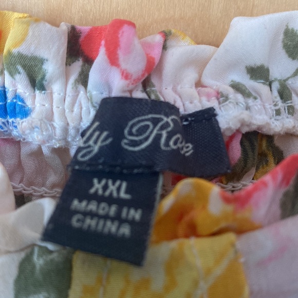 Floral summer dress, goes past the knees. - Picture 4 of 4